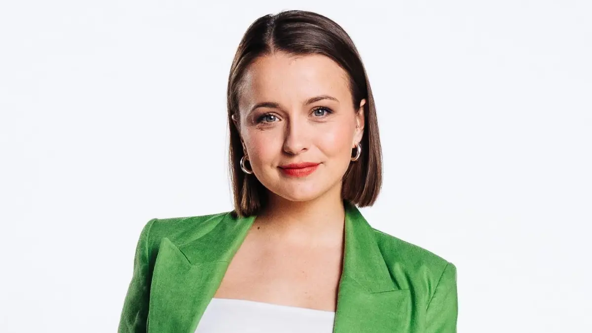 Lucie (Julia Wiedemann) will nach ihrer Entlassung sofort wieder arbeiten – doch kurz darauf gerät sie allein in der Wohnung in große Gefahr.