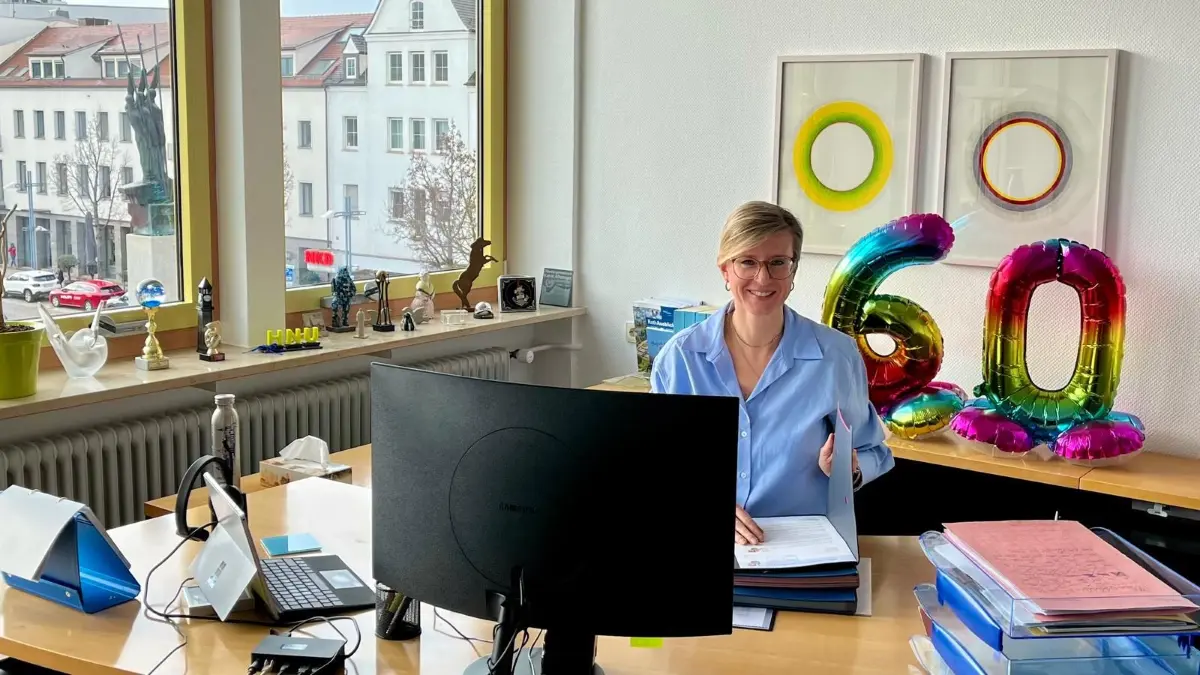 Die Arbeit geht weiter, sagt Katrin Albsteiger. Das Foto zeigt die Neu-Ulmer OB am Tag nach ihrer Wiederwahl mit 60 Prozent.