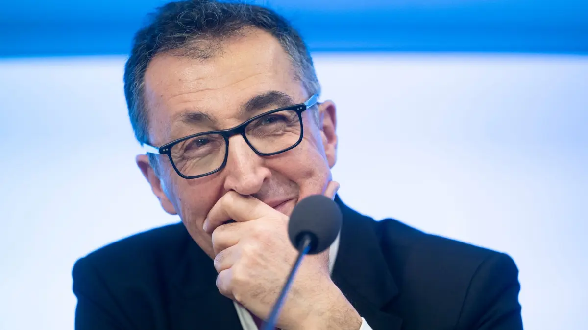 Nach der Landtagswahl in Baden-Württemberg: 09.03.2026, Baden-Württemberg, Stuttgart: Cem Özdemir (Bündnis 90/Die Grünen), Spitzenkandidat der Grünen für die Landtagswahl in Baden-Württemberg, nimmt am Tag nach der Landtagswahl an einer Pressekonferenz im Bürger- und Medienzentrum des Landtags von Baden-Württemberg teil. Foto: Marijan Murat/dpa +++ dpa-Bildfunk +++
