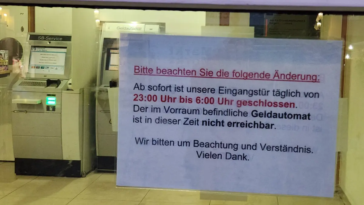 Eingang zum Geldautomaten bei der WTG