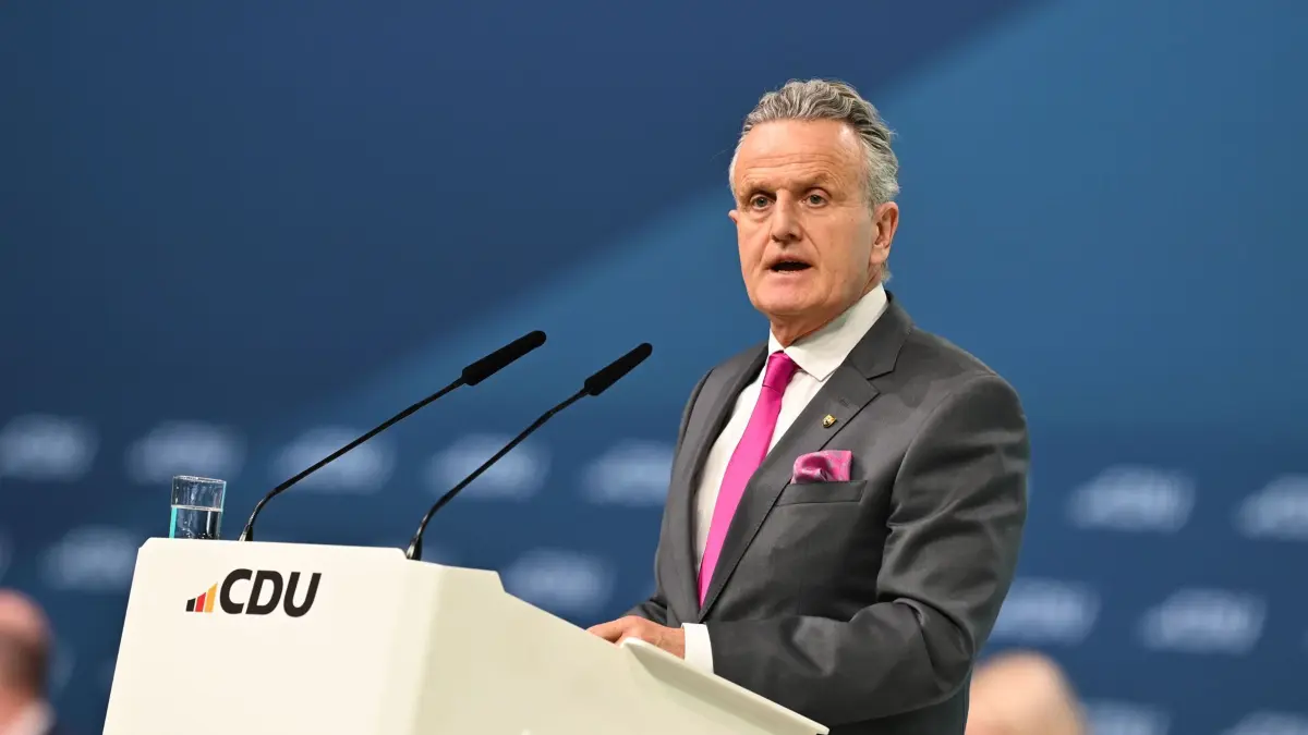 20.02.2026, Baden-Württemberg, Stuttgart: Frank Nopper (CDU), Oberbürgermeister der Stadt Stuttgart, spricht beim CDU-Bundesparteitag. Die CDU wählt ihre Führungsgremien neu. Für den Vorsitz tritt zum dritten Mal in Folge Kanzler Friedrich Merz als einziger Kandidat an. Foto: Katharina Kausche/dpa +++ dpa-Bildfunk +++