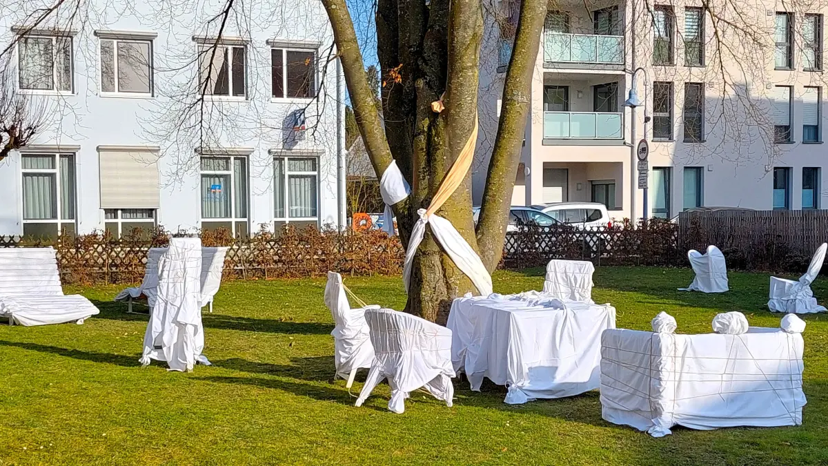 Verhüllungsaktion in Ergenzingen