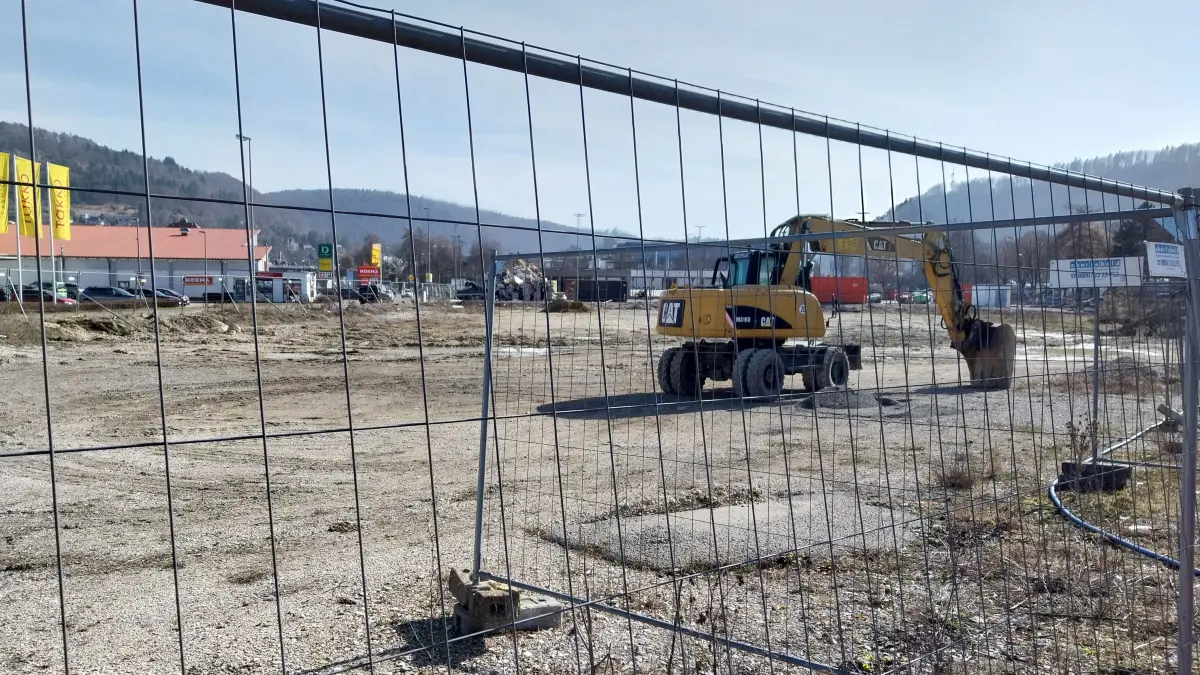 Die Bauarbeiten dominieren derzeit das Bild im Gewerbegebiet in der Kientenstraße.