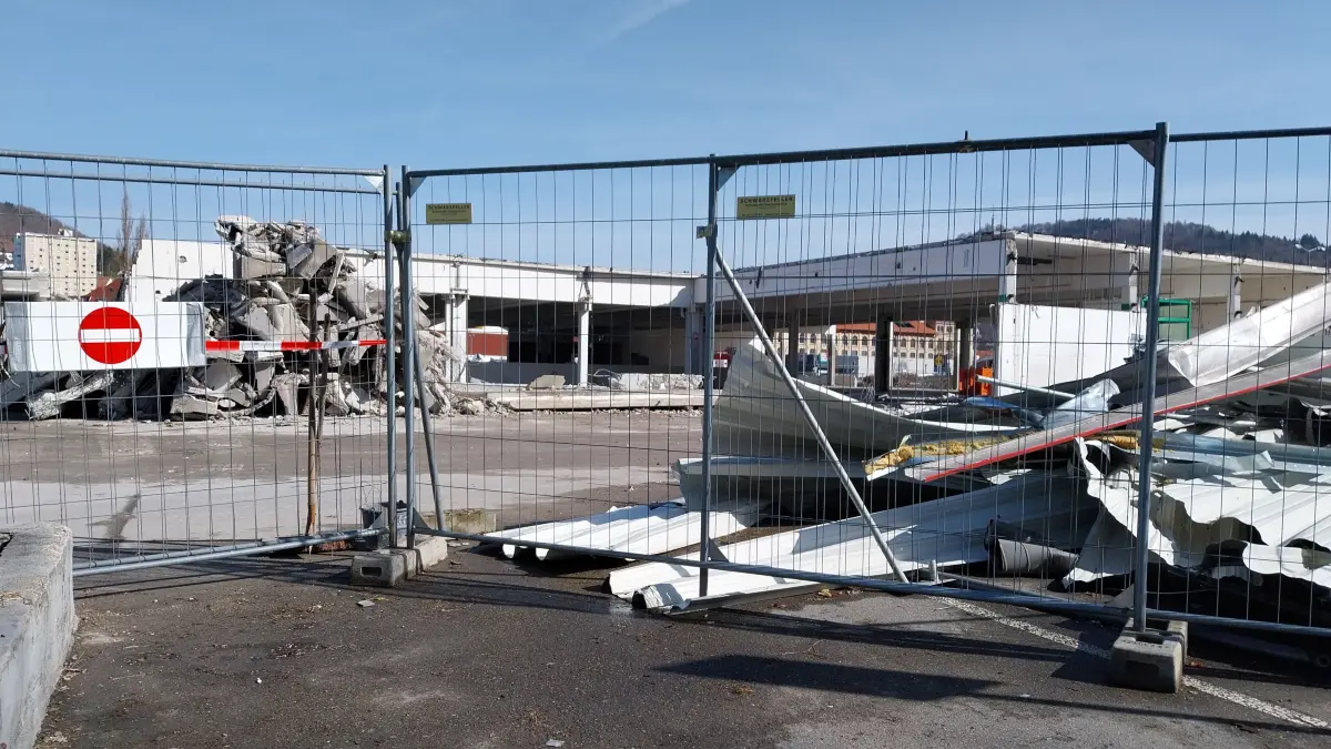 Das Kaufland-Grundstück darf während der Abrissarbeiten nicht betreten werden.