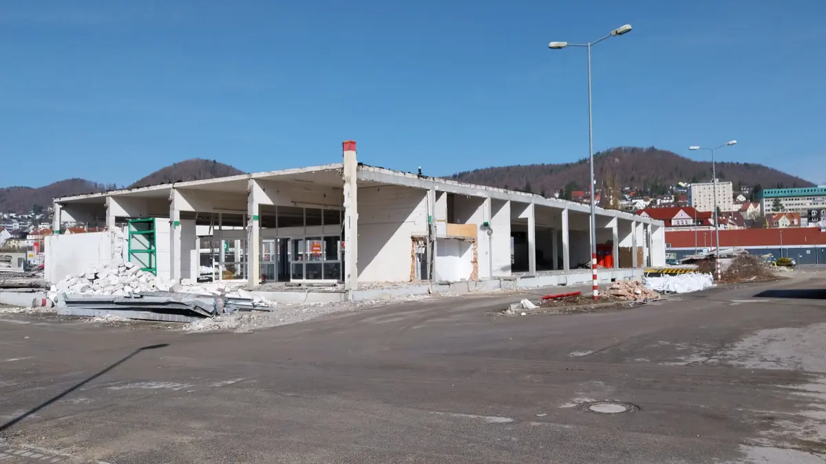 Nur noch das Grundgerüst der Kaufland-Filiale in der Kientenstraße steht.