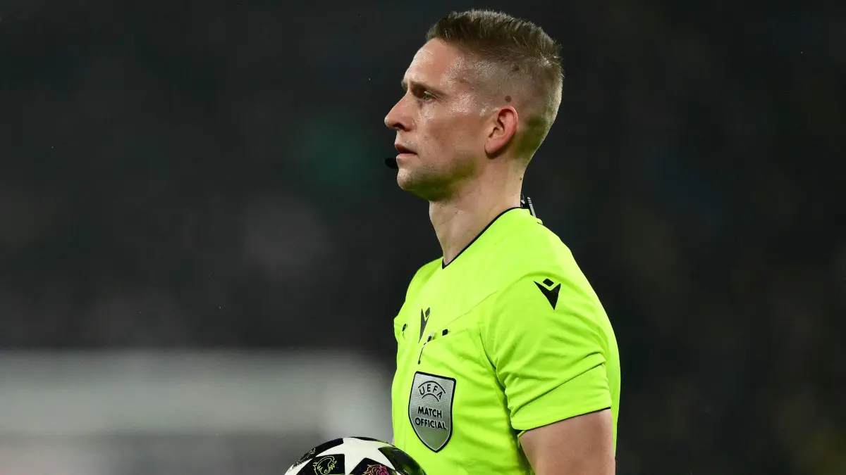 Norwegian referee Espen Eskas looks on during the UEFA Champions League last 16, first leg football match between Atalanta and Bayern Munich at the Gewiss stadium in Bergamo, on March 10, 2026. (Photo by Marco BERTORELLO / AFP)