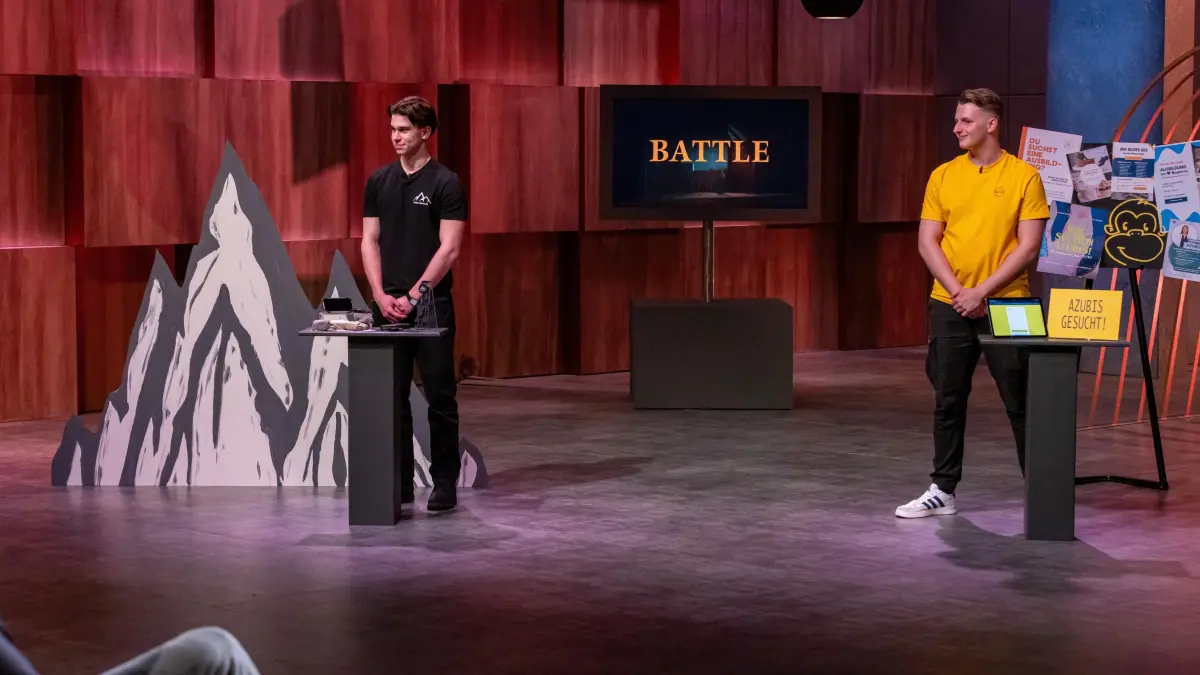 Gründer Phillip Hammerer (r.) stellt am 18. März 2026 in „Die Höhle der Löwen“ im Battle-Pitch sein Start-up Jimmy vor.