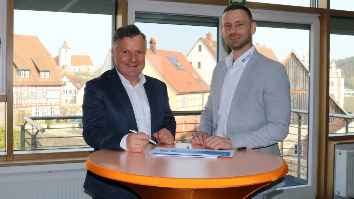 Alexander Vaas (links) und Jürgen Keil wollen gemeinsam die Eigenständigkeit der kleinen Raiffeisenbank Bühlertal aufrecht erhalten.