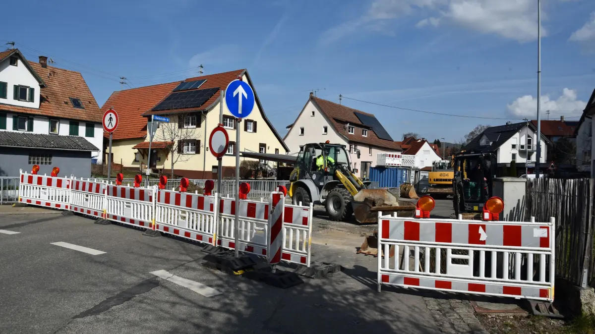 Die neue Großbaustelle in Stetten ist eingerichtet. Die Zinkenstraße ist gesperrt.