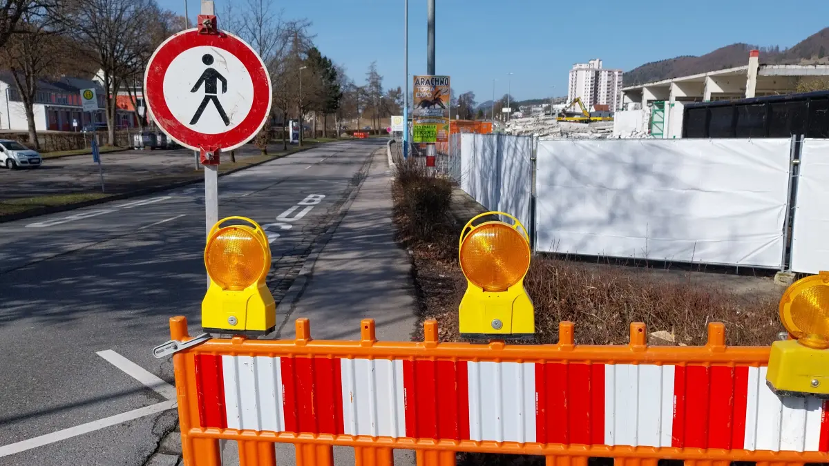 Derzeit laufen zudem Bauarbeiten in der Kientenstraße im Bereich Kaufland. An der Wasserversorgung wird gearbeitet.