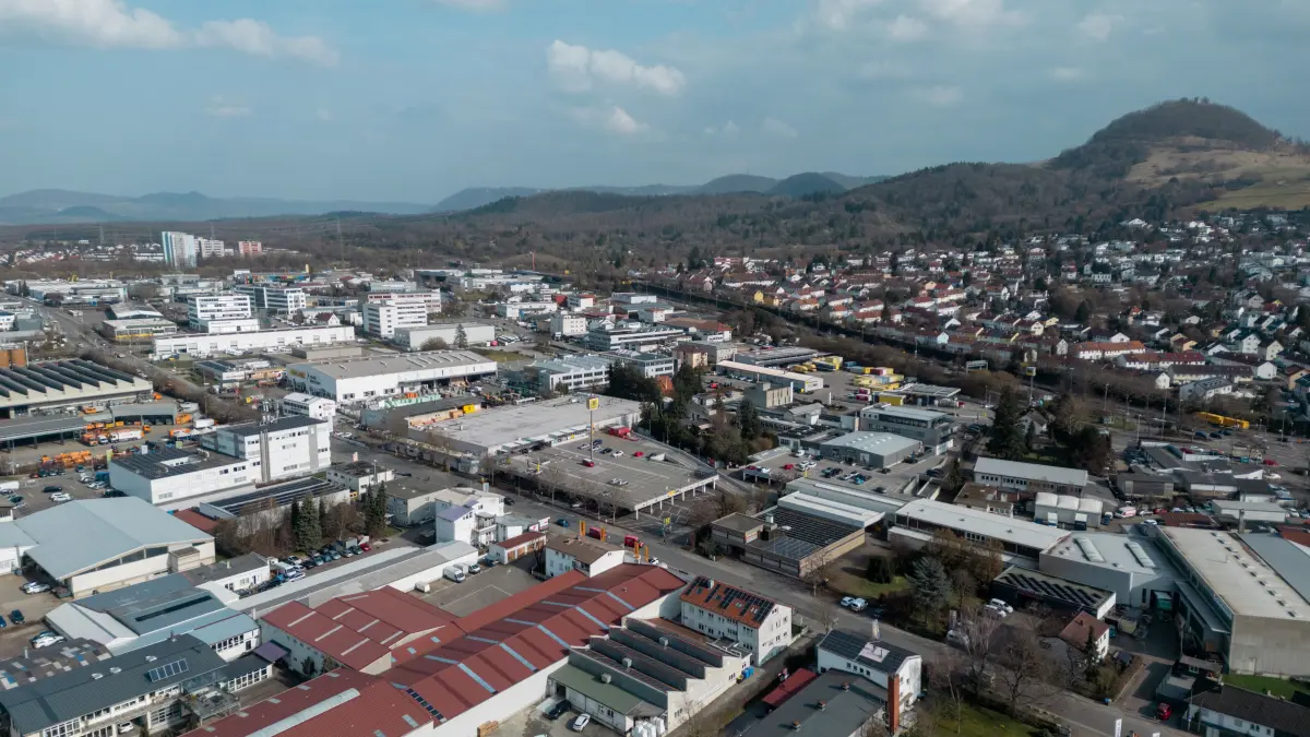 Reutlingen von oben Drohnenbild In Laisen Gewerbe Straße Verkehr