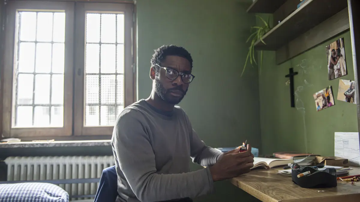 Warum hat Léon Kamara (Yoli Fuller) bei seinem Geständnis gelogen?