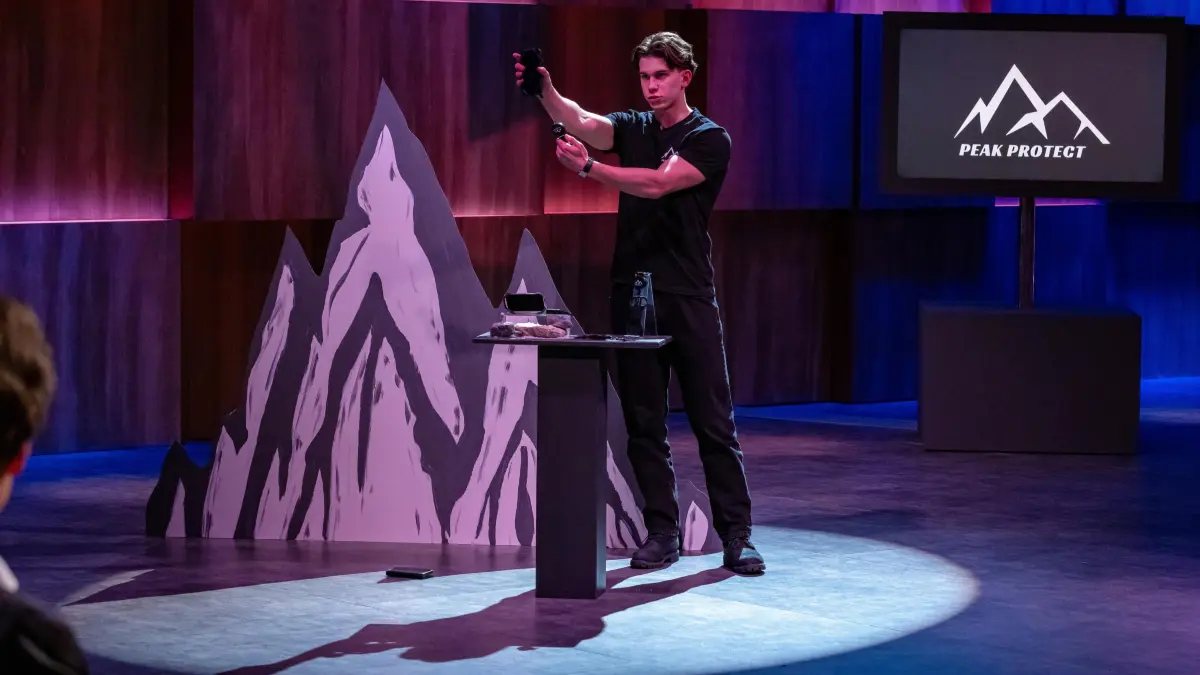 Gründer Christopher Czellary stellt am 18. März 2026 in „Die Höhle der Löwen“ im Battle-Pitch sein Start-up Peak Protect vor.