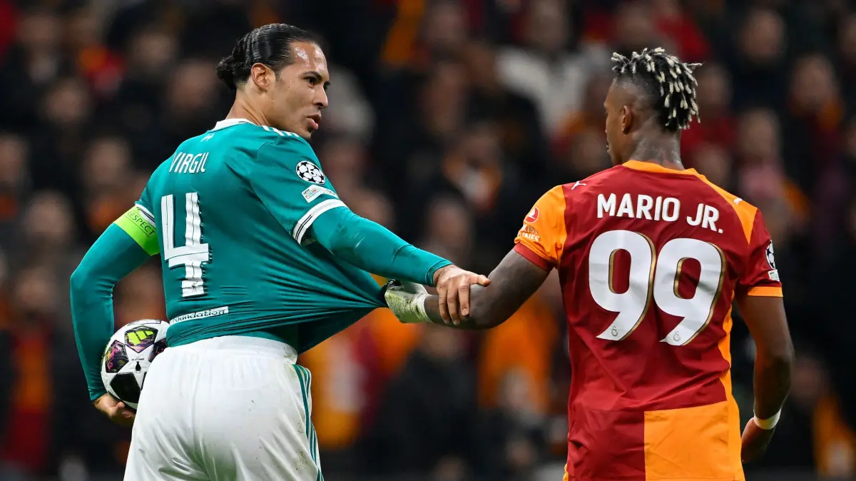 Liverpool's Dutch defender #04 Virgil van Dijk (L) and Galatasaray's Gabonese midfielder #99 Mario Lemina react during the UEFA Champions League round of 16 first leg football match between Galatasaray SK and Liverpool FC at the Ali Sami Yen Sports Complex in Istanbul on March 10, 2026. (Photo by YASIN AKGUL / AFP)