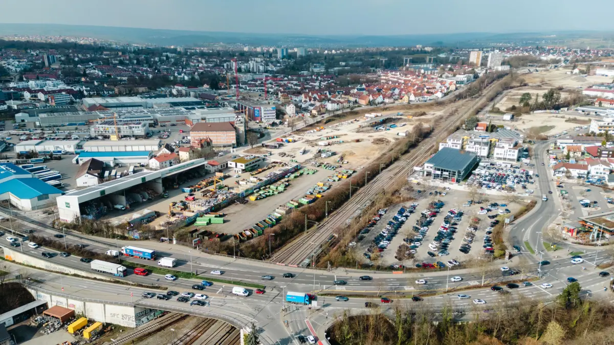 Reutlingen von oben Drohnenbild In Laisen Gewerbe Straße Verkehr