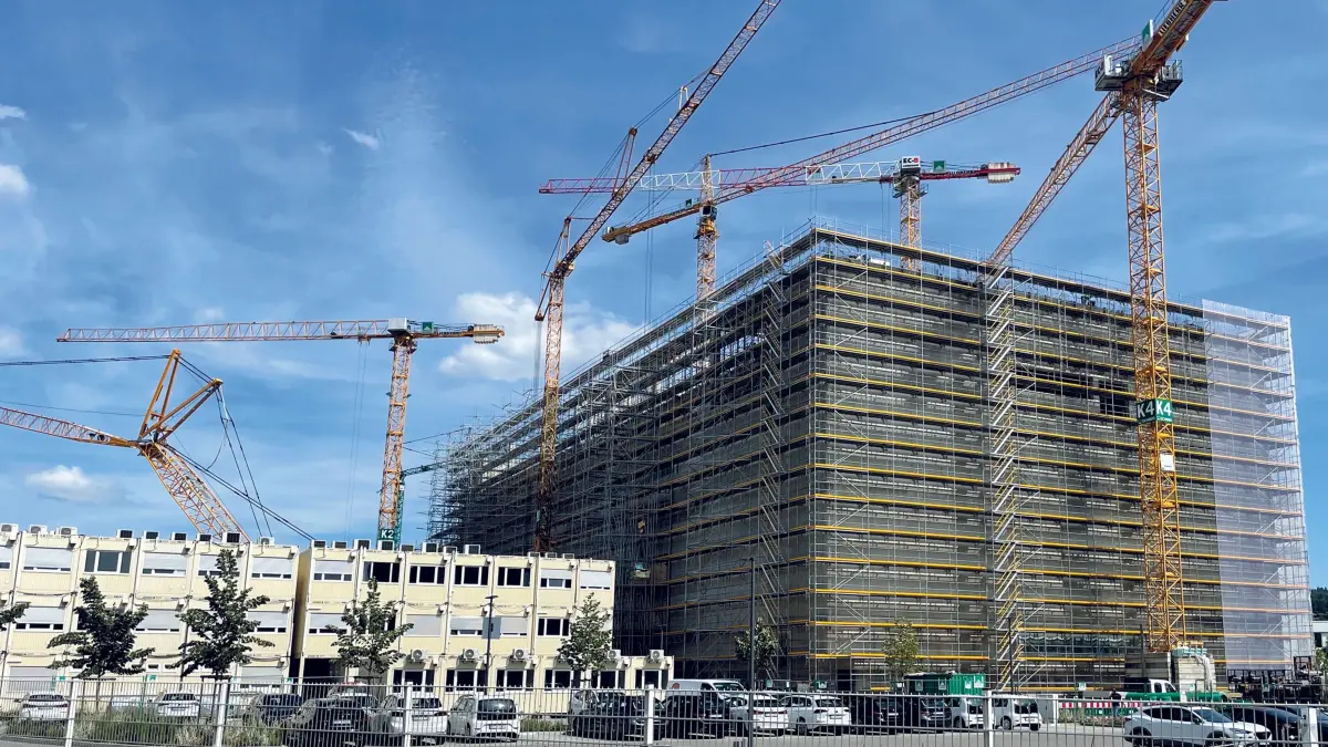 Schmid Hochbau: Grobaustelle in Ravensburg - Realisierung eines Produktionsgebäudes