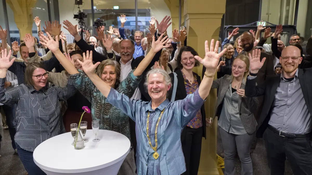 Tübingen, Riesenjubel mit der Rektorin Prof. Dr. Karla Pollmann über weitere sieben Jahre als Exzellenzuniversität.
Aufnahme Klaus Franke 11.3.2026