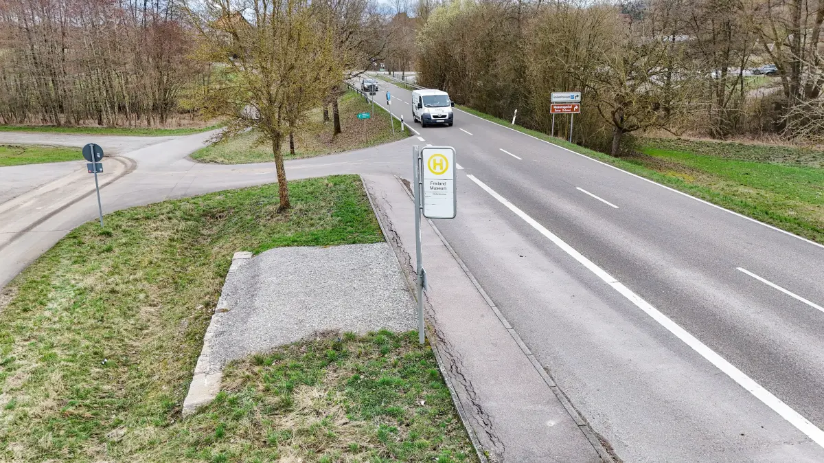 Haltestelle Bushaltestelle Wackershofen am Freilandmuseum
