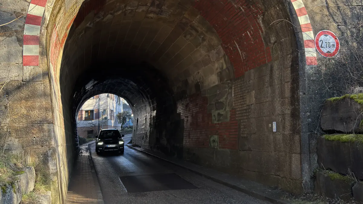 Radweg von Satteldorf nach Ellrichshausen. Der Eisenbahntunnel dort ist ein Nadelöhr.