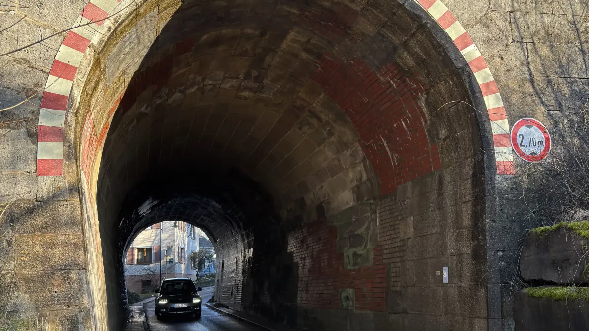 Radweg von Satteldorf nach Ellrichshausen. Der Eisenbahntunnel dort ist ein Nadelöhr.