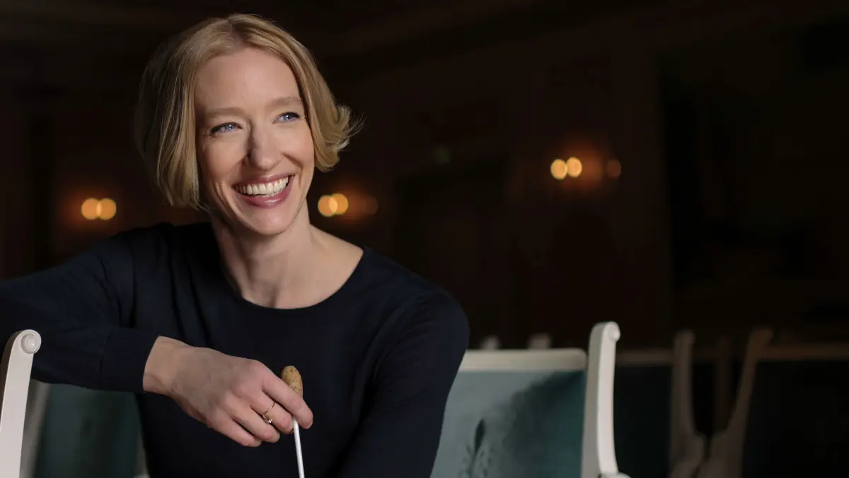 Seit 2023 ist Joana Mallwitz die künstlerische Leiterin des Konzerthausorchesters Berlin. Jetzt dirigiert sie bei den Osterfestspielen in Baden-Baden den "Lohengrin".