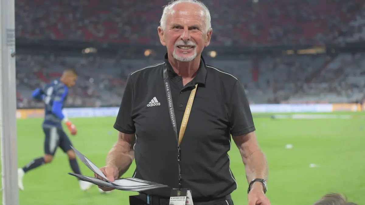 Mehr als 70 große Sportevents hat Hubert Bihler (80) als Volunteer begleitet – darunter sechs Fußball-Weltmeisterschaften. Mit den Olympischen Spielen 2026 endet für den Baden-Württemberger eine außergewöhnliche Reise.