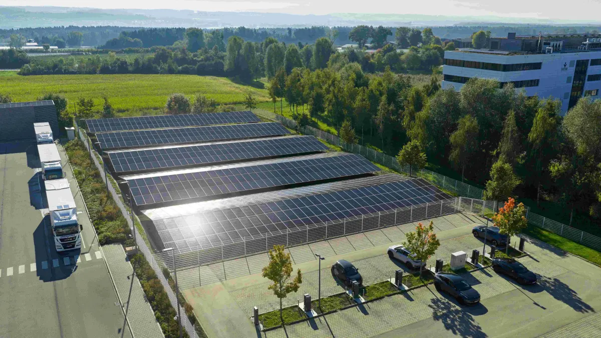 Durch den Rückbau einer Parkfläche konnte Vetter Raum für eine Freiflächen-PV-Anlage schaffen.