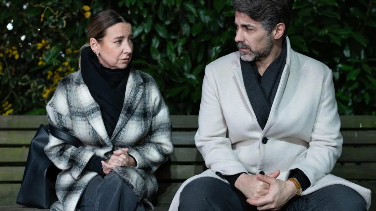 Ute (Isabell Hertel) bekommt die bitteren Konsequenzen ihres Fehltritts schmerzhaft zu spüren. Rechts Ferhat (Harun Yildirim)