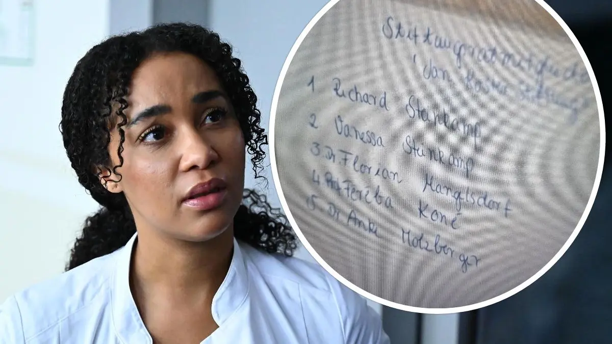 Imani Okana (Féréba Koné) hält eine Liste der Stiftungsmitglieder in der Hand – doch darauf steht ausgerechnet der echte Name der Schauspielerin.
