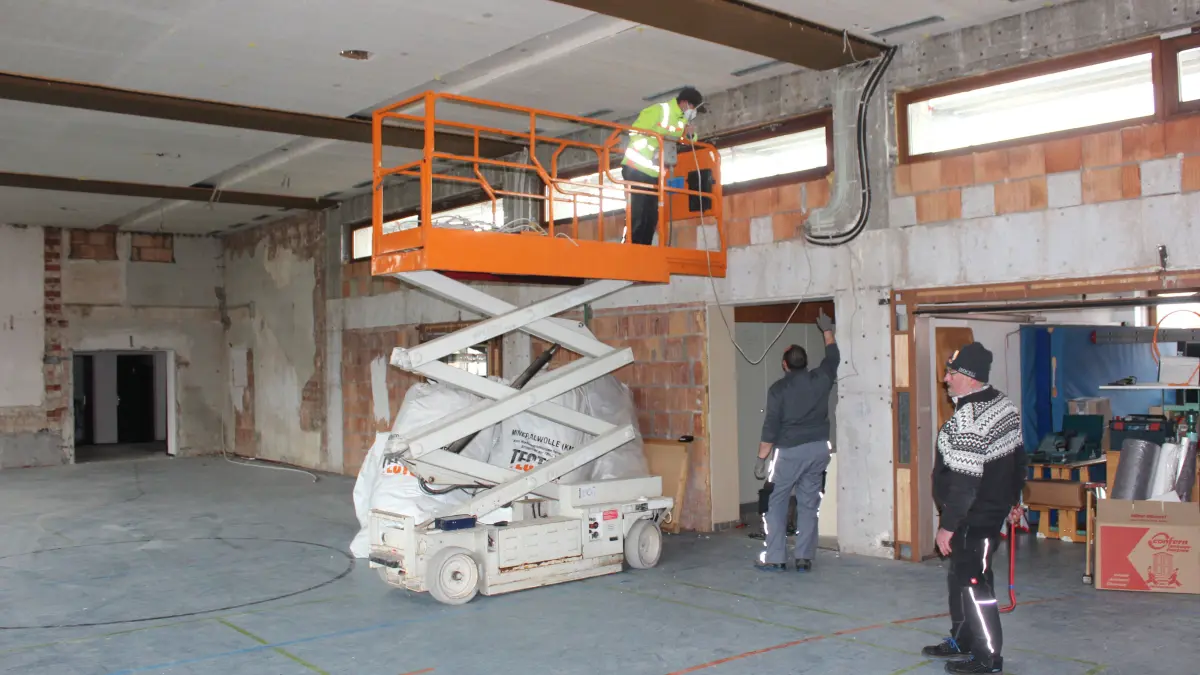 Kornbühlhalle Salmendingen Entkernung