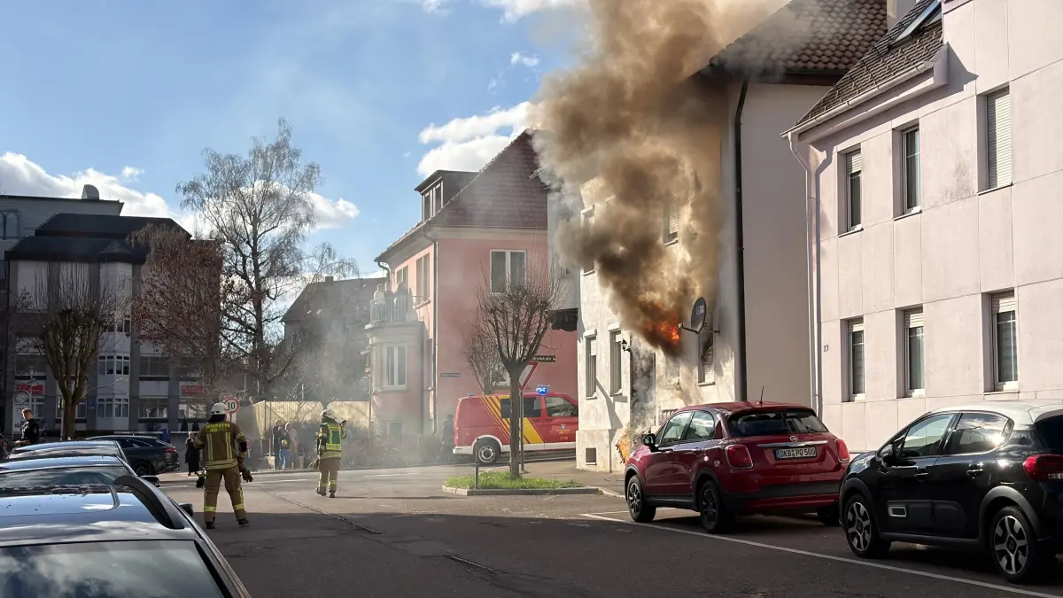 Die Feuerwehr ist am Donnerstagnachmittag in die Ebinger Silberburgstraße ausgerückt.