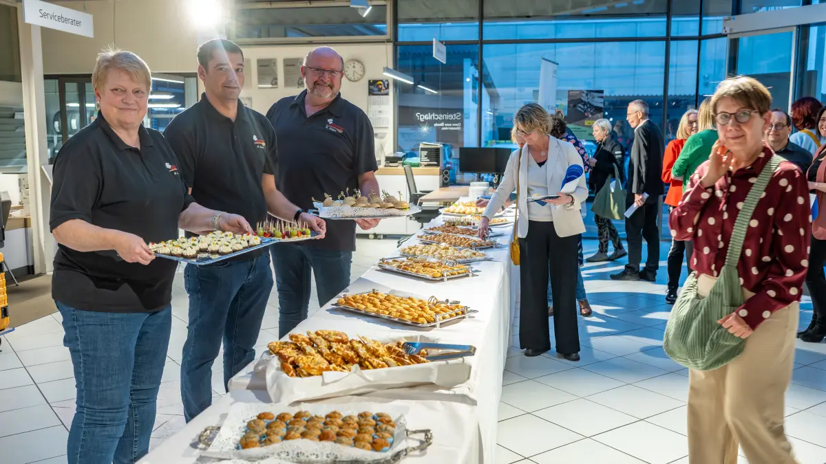 Gute Taten Ende Abschluss Abschlussveranstaltung Autohaus Auto-Team