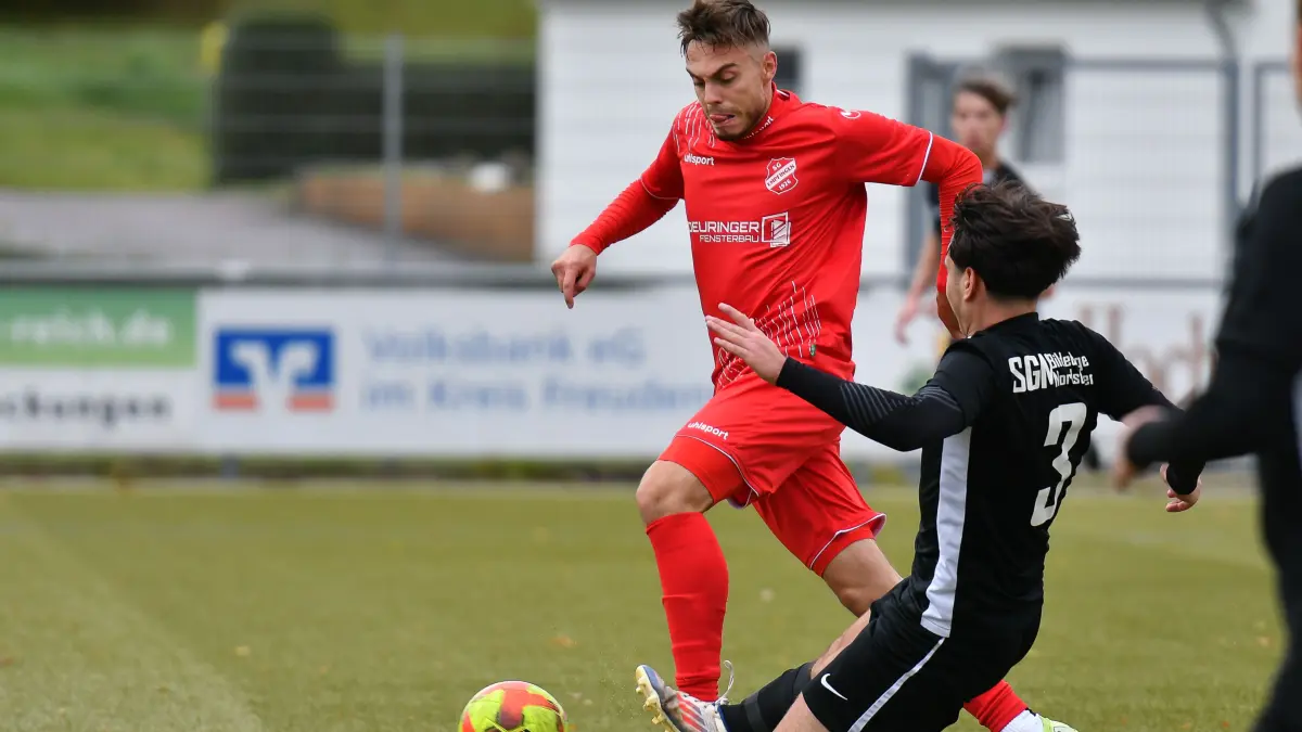 Wollte in dieser Saison eigentlich kürzertreten, muss aber nun im Landesliga-Team aushelfen: SGE-Spieler Paul Wössner (links).