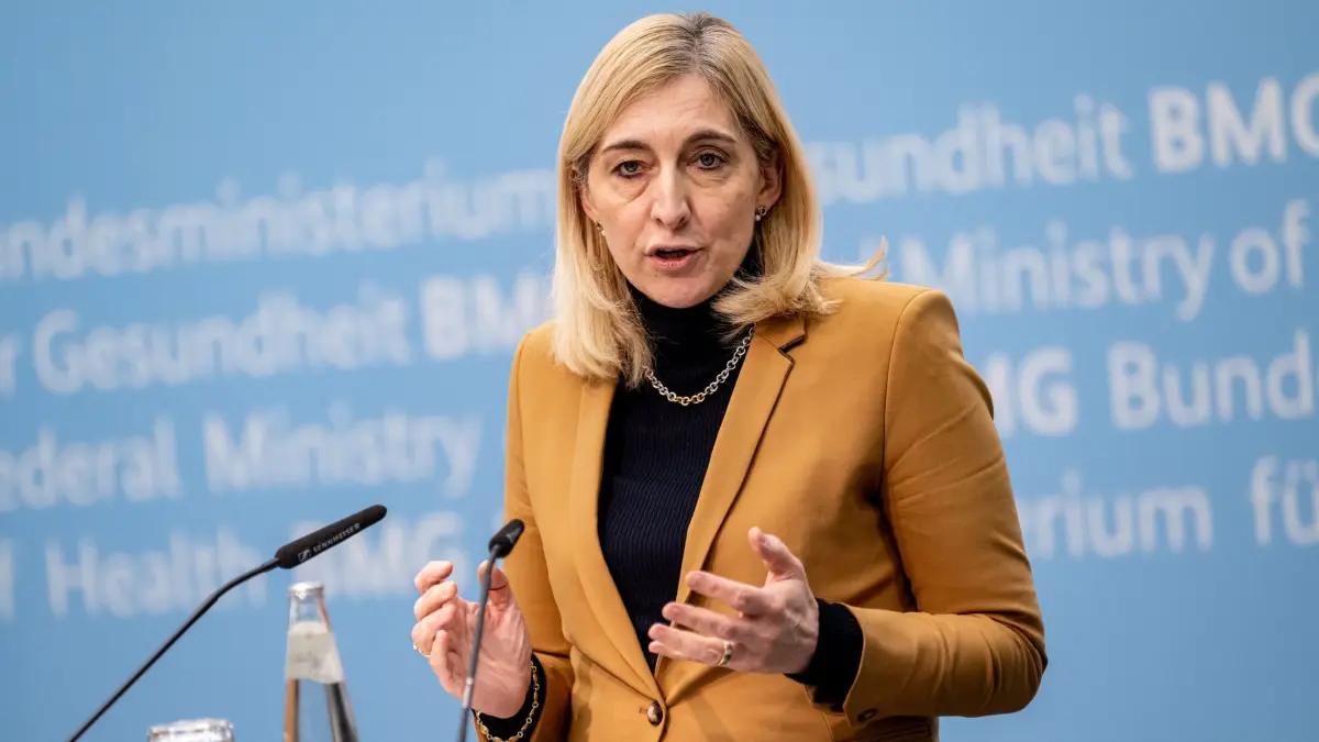 Gesundheitsministerin Warken: ARCHIV - 27.01.2026, Berlin: Nina Warken (CDU), Bundesministerin für Gesundheit, nimmt an einer Pressekonferenz zu Plänen für ein Primärarztsystem teil. (zu dpa: «Mehr Praxisärzte – aber auch mehr Patientenzeit?») Foto: Fabian Sommer/dpa +++ dpa-Bildfunk +++