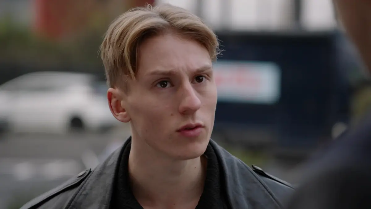 Leif Lunburg verabschiedet sich von seiner Rolle als Lennox Fischer bei Alles was zählt – für die Figur geht es auf große Europatour.