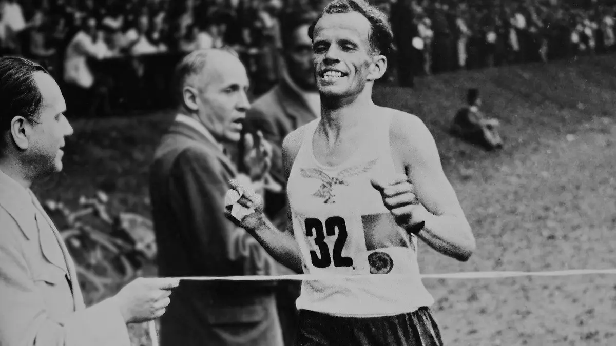 Marathonläufer Ernst Weber: In den 1930er- bis 1950er-Jahren oft als Erster am Zielband.