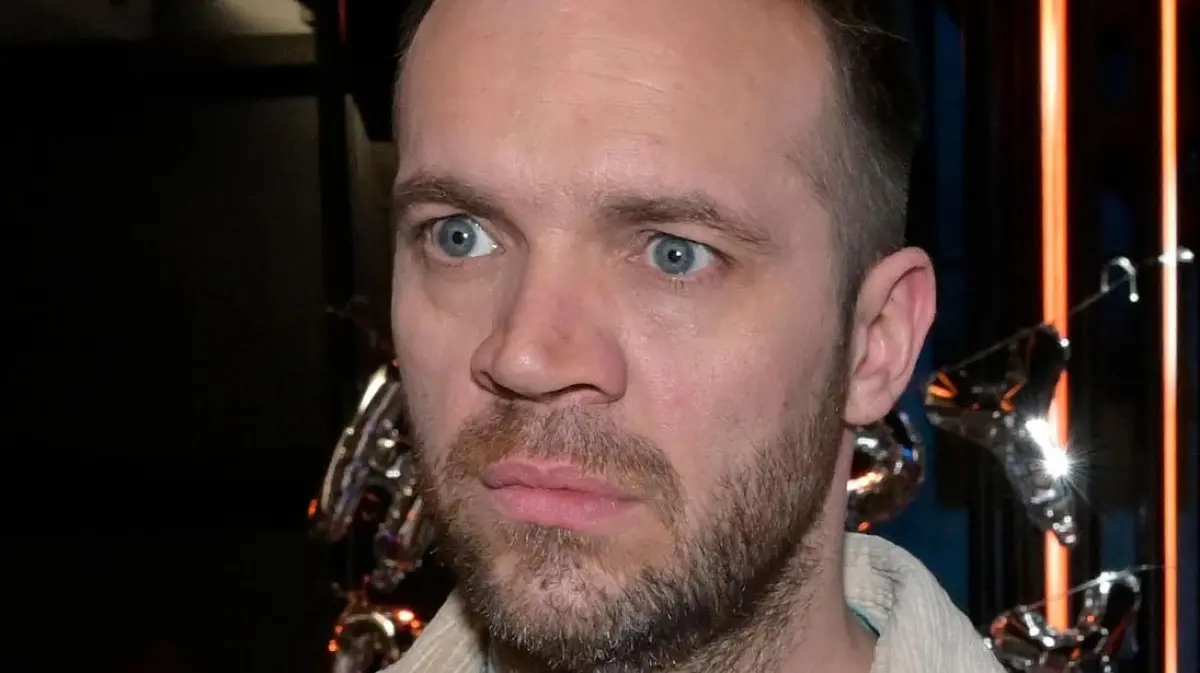 Als Matilda im Mauerwerk auftaucht, wird Erik (Patrick Heinrich) plötzlich nervös.