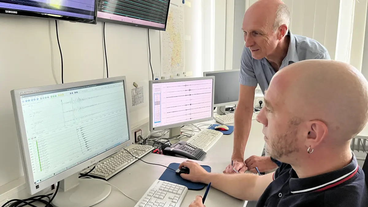 Experten des Landeserdbebendienstes Baden-Württemberg bei der Arbeit in Freiburg