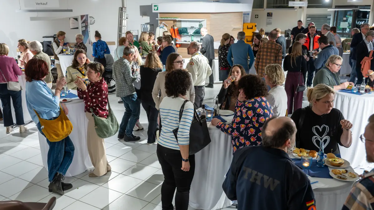 Gute Taten Ende Abschluss Abschlussveranstaltung Autohaus Auto-Team