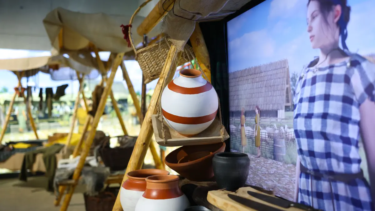 Anfassen ausdrücklich erwünscht: Die Repliken, die Tonscherben nachempfunden wurden, zeugen von der Handelskraft der Kelten. Im Museum sind sie aus Plastik, damit auch Kinder sie ohne Probleme begutachten können.