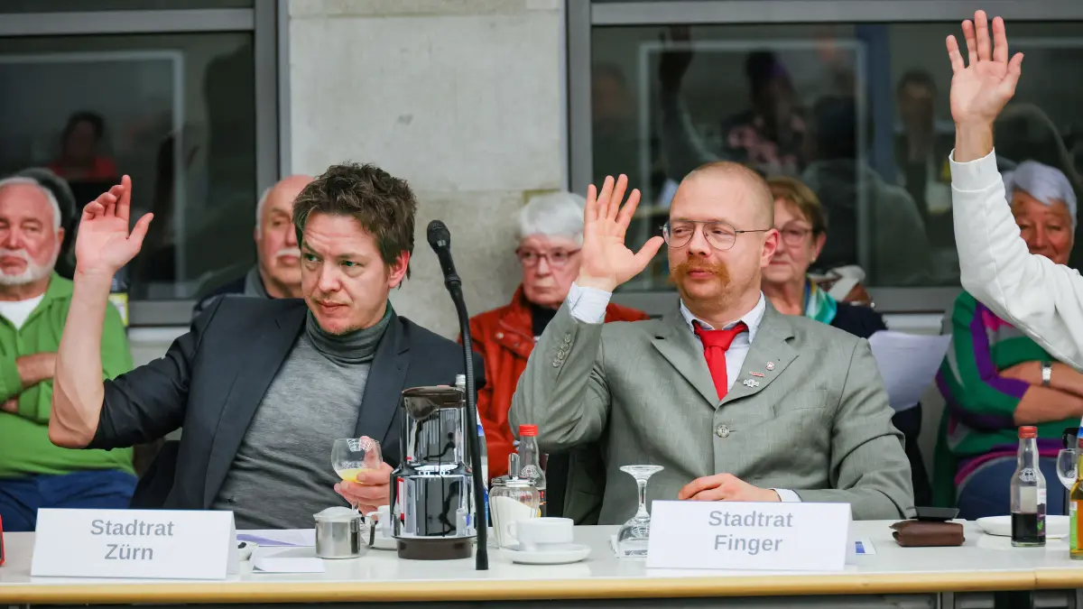 Gemeinderat der Stadt Schwäbisch Hall tagt in der Blendstatthalle. Der Haushalt für das Jahr 2026 wird verabschiedet Die Partei, Daniel Zürn, Tillmann Finger