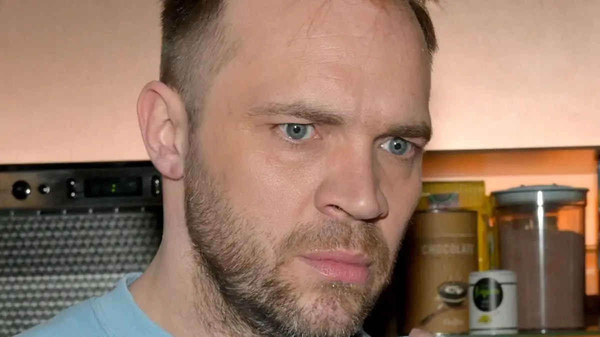 GZSZ-Serienliebling Erik (Patrick Heinrich) sorgt mit seiner Affäre für Aufsehen.