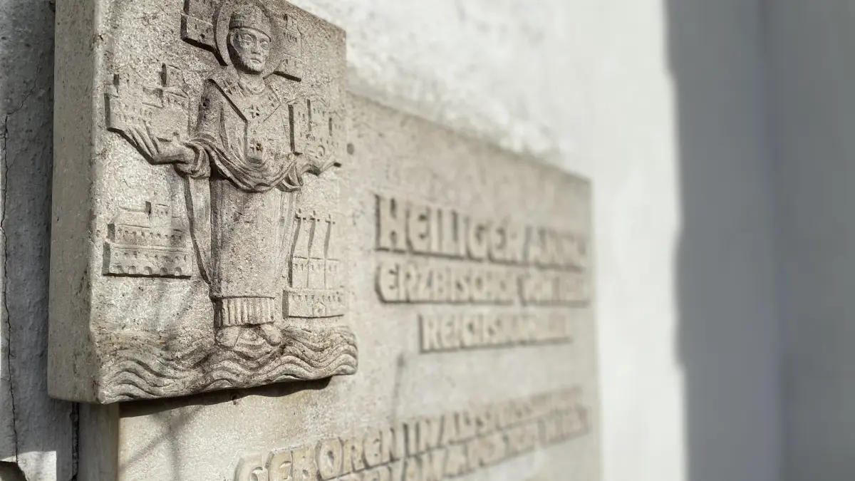 Altsteußlingen Kirche Jubiläum 1250 Jahre 950. Todestag Heiliger Anno / Pfarrkirche Altsteußlingen / Tafel an der Kirche anlässlich des 900. Todestages Annos 1975 / St. Martin Altsteußlingen