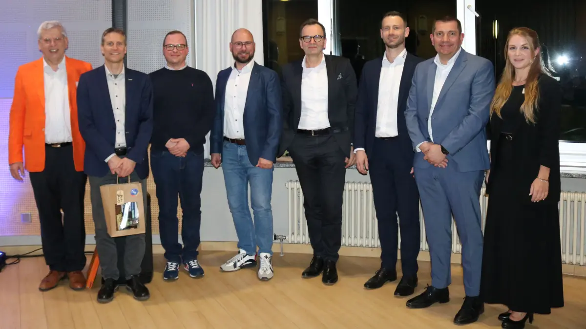 Die Sprecher bei den Konjunkturprognosen: Roland Rüdinger, Ilshofens Bürgermeister Martin Blessing, David Kientzl, Andreas Schumann, Johannes-Thomas Grobe, Jürgen Keil, Andreas Hoffmann und Lilli Hammer (von links).