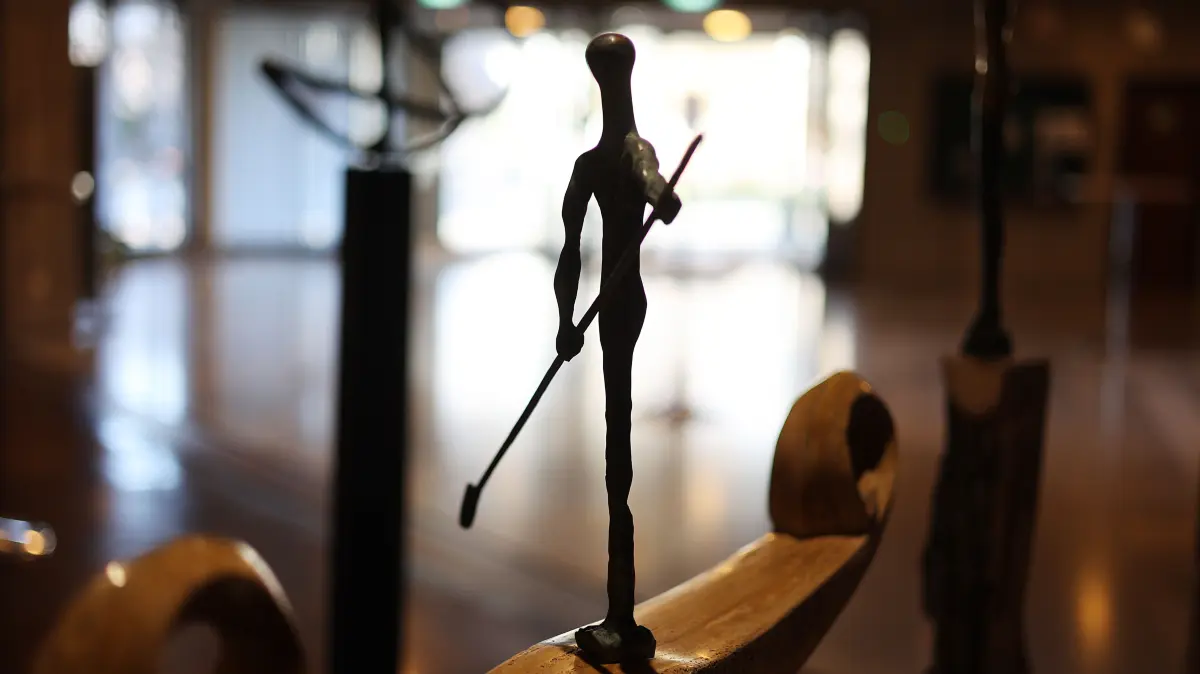 Statuen, Bilder und eine Vielzahl an anderen Kunstwerken: In der Stadthalle kann man an diesem Wochenende die Werke der Metzinger Künstler begutachten.