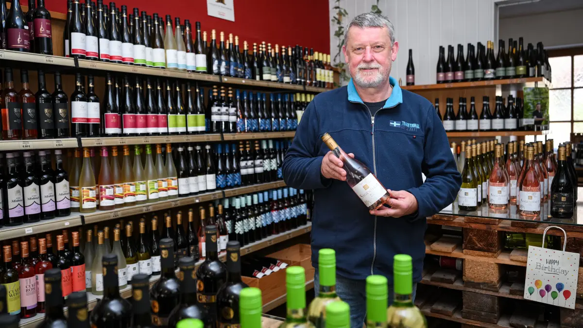 Weinhandlung Doerr, Martin Doerr im Ladengeschaeft: Horb (Kreis Freudenstadt) 13.03.2026
Weinhandlung Doerr, Martin Doerr im Ladengeschaeft
FOTO: Pressefoto ULMER / Markus Ulmer
xxNOxMODELxRELEASExx