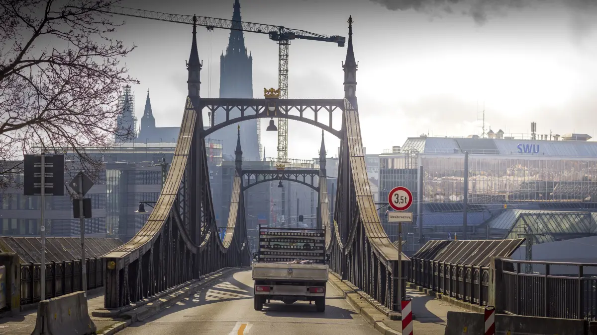 Neutorbrücke: Fahrverbot für Fahrzeuge über 3,5 Tonnen wird missachtet, Schäden an der Brücke nehmen zu