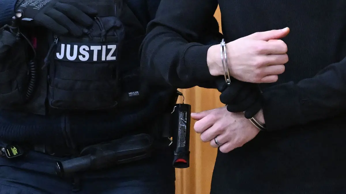 Hostage situation in Künzelsau: Man drags almost naked ex-girlfriend ...