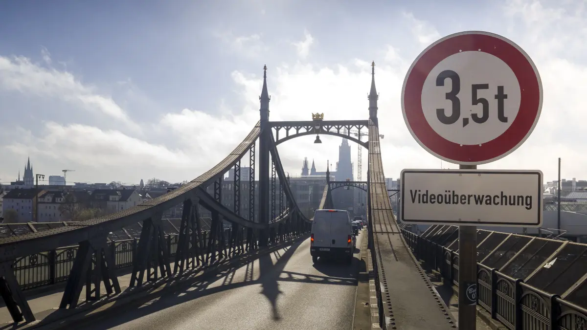 Neutorbrücke: Fahrverbot für Fahrzeuge über 3,5 Tonnen wird missachtet, Schäden an der Brücke nehmen zu