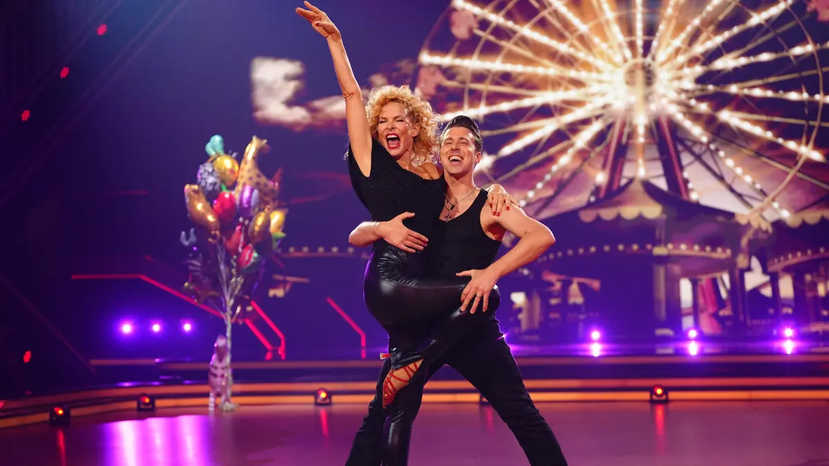 14 Promis tanzen mit Profis bei „Let’s Dance“ um den Titel „Dancing Star 2026“. Darunter war auch Sonya Kraus.